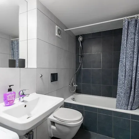 Loft Spacious In פראג