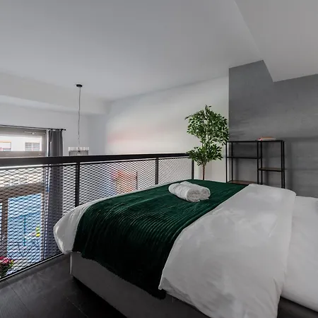 Loft Spacious In Lägenhet
