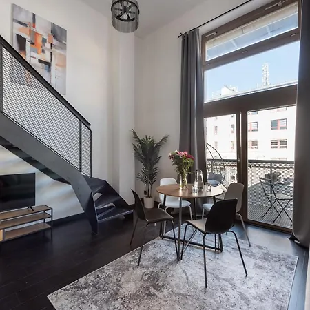 Loft Spacious In Prag