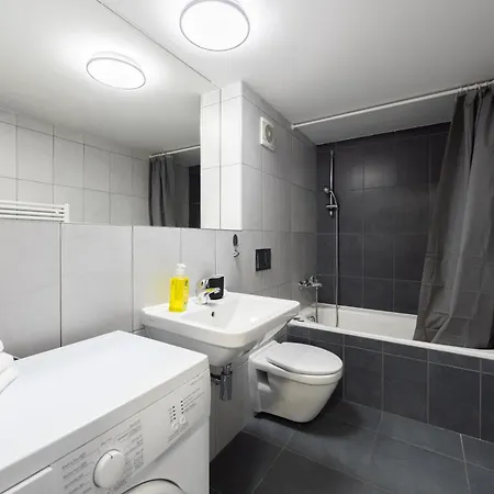 Loft Spacious In פראג