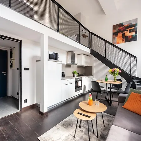 Loft Spacious In Prag