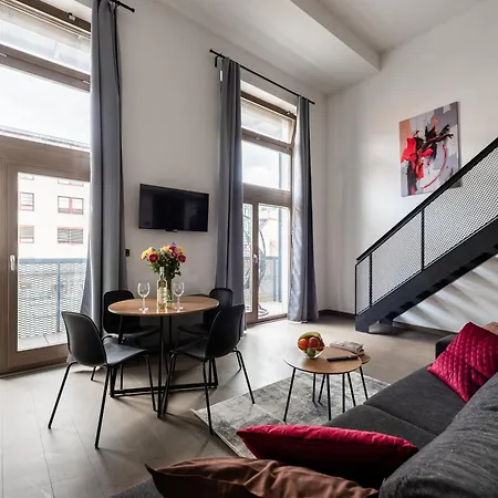 Loft Spacious In Prag