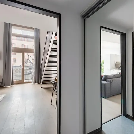 Loft Spacious In Prag