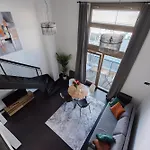 アパート Loft Spacious In プラハ