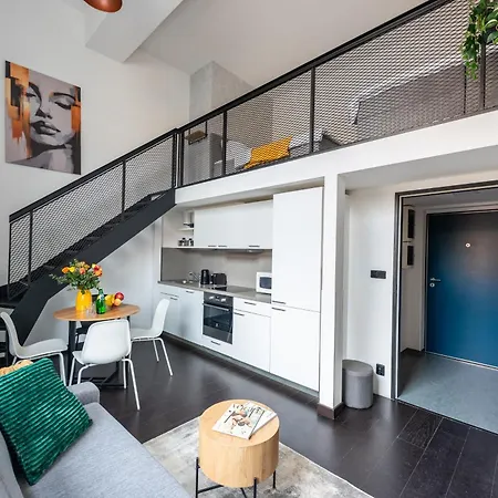 Loft Spacious In Praga