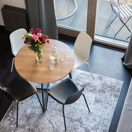 Loft Spacious In Praga